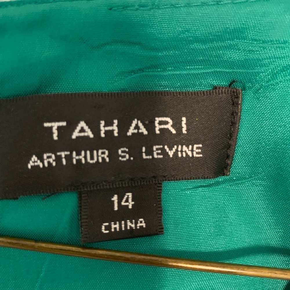 Tahari: Elegant Teal Sleeveless Rhinestone Dress – Perfect for Any Occasion - Picture 7 of 8